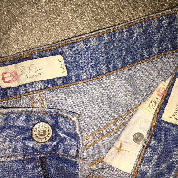 BKE Rare Style Distressed Denim Shorts - Picture 8 of 11